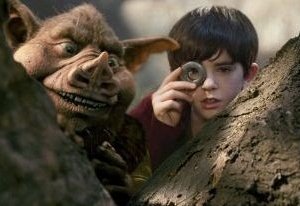 Il giovanissimo Freddie Highmore in una scena de Le cronache di Spiderwick