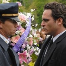 Joaquin Phoenix e Mark Wahlberg in una scena de I padroni della notte