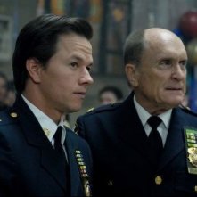 Mark Wahlberg e Robert Duvall in una scena de I padroni della notte