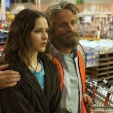 Michael Douglas e Evan Rachel Wood in una scena di Alla scoperta di Charlie
