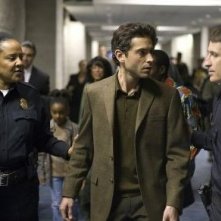 Omar Metwally in una scena di Rendition