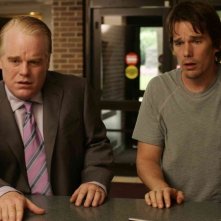 Philip Seymour Hoffman ed Ethan Hawke nel dramma di Sidney Lumet Onora il padre e la madre