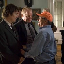Philip Seymour Hoffman, Ethan Hawke e Sidney Lumet sul set del film Onora il padre e la madre