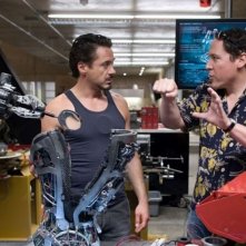 Robert Downey Jr. con il regista Jon Favreau sul set di Iron Man