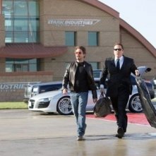 Robert Downey Jr. e Jon Favreau in una scena di Iron Man