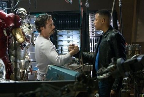 Robert Downey Jr. e Terrence Howard in una sequenza di Iron Man