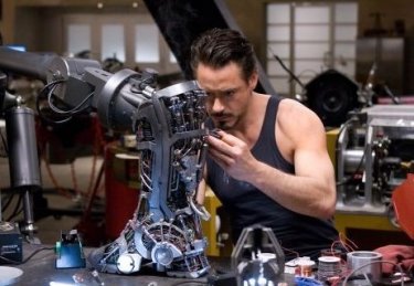 Robert Downey Jr. in una sequenza di Iron Man