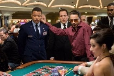 Robert Downey Jr., Terrence Howard e Jon Favreau in una sequenza di Iron Man