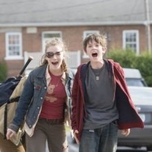 Sarah Bolger e Freddie Highmore in una scena de Le cronache di Spiderwick