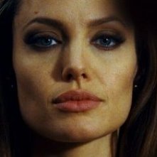 Un primo piano di Angelina Jolie in Wanted