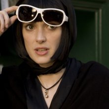 Wallpaper del film Tutti i numeri del sesso con Winona Ryder in versione dark lady
