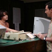 Elio Germano e Laura Chiatti in una sequenza del film Il mattino ha l'oro in bocca