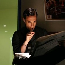 Elio Germano in una scena del film Il mattino ha l'oro in bocca