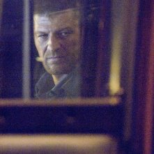 Un riflesso di Sean Bean in una scena di The Hitcher