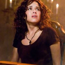 Ana Claudia Talancon in una scena di Chiamata senza risposta