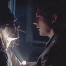 Edward Burns e Shannyn Sossamon in una sequenza di Chiamata senza risposta