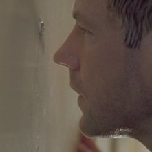 Edward Burns in una sequenza di Chiamata senza risposta