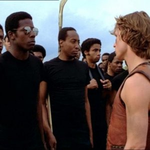 Edward Sewer e Michael Beck in una scena de I GUERRIERI DELLA NOTTE