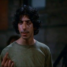 Paul Greco in una scena de I GUERRIERI DELLA NOTTE