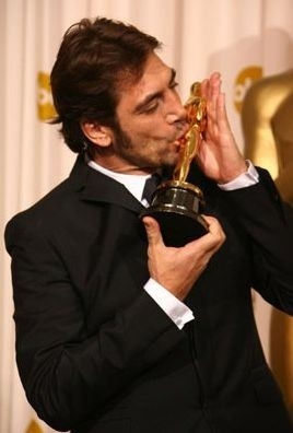 Academy Awards 2008 Javier Bardem E Il Vincitore Dell Oscar Come Miglior Attore Non Protagonista Per Non E Un Paese Per Vecchi 54419