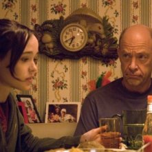Ellen Page e J. K. Simmons in una scena del film Juno