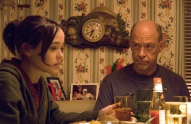 Ellen Page e J. K. Simmons in una scena del film Juno