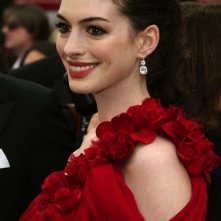Il Sorriso Di Anne Hathaway Sul Tappeto Rosso Degli 80A Academy Awards 54469