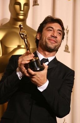 Oscar 2008 Javier Bardem E Il Vincitore Dell Oscar Come Miglior Attore Non Protagonista Per Non E Un Paese Per Vecchi 54418