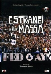 La locandina di Estranei alla massa