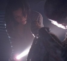 Shannyn Sossamon in una sequenza dell'horror Chiamata senza risposta (2008)