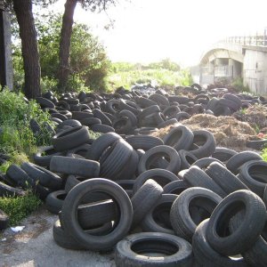 Un'immagine del film Biutiful Cauntri diretto da Esmeralda Calabria, Andrea D'Ambrosio, e Peppe Ruggiero