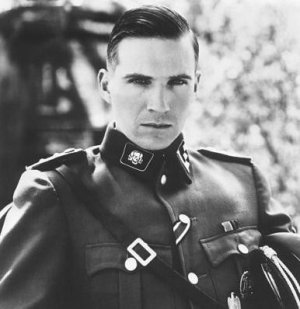 Schindler's List: Ralph Fiennes sconvolse una sopravvissuta all'Olocausto