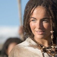 Camilla Belle in una sequenza del film 10,000 AC, diretto da R. Emmerich