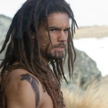 Un primo piano di Steven Strait in una foto tratta dal film 10,000 AC
