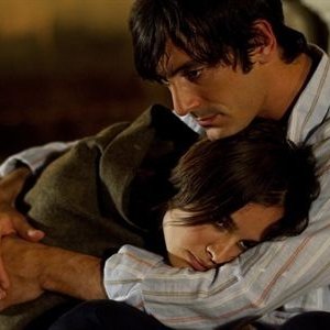 Kasia Smutniak con Marco Foschi in una scena del film Nelle tue mani