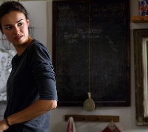 Kasia Smutniak in una sequenza del film Nelle tue mani