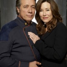 Edward James Olmos e Mary McDonnel in una foto promozionale per la quarta stagione di Battlestar Galactica