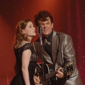 John C. Reilly e Jenna Fischer in una scena film Walk Hard, The Dewey Cox Story
