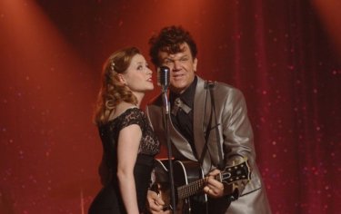 John C. Reilly e Jenna Fischer in una scena film Walk Hard, The Dewey Cox Story