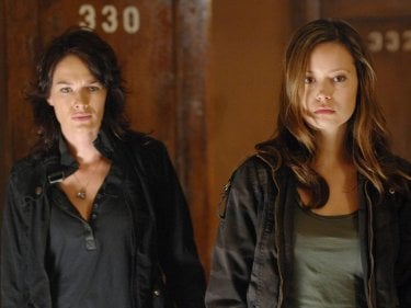 Lena Headey e Summer Glau in una scena di 'Gnothi Seauton', secondo episodio di Sarah Connor Chronicles