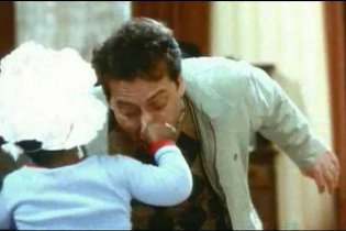 Quel nano infame - Trailer Italiano