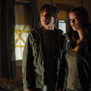Summer Glau e Thomas Dekker in una sequenza di 'Gnothi Seauton', episodio 2 di Sarah Connor Chronicles