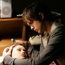 Summer Glau e Thomas Dekker in 'Vick's Chip', ottavo episodio di Sarah Connor Chronicles