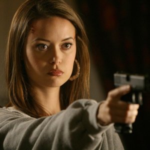 Summer Glau pronta a sparare in 'Gnothi Seauton', secondo episodio di Sarah Connor Chronicles