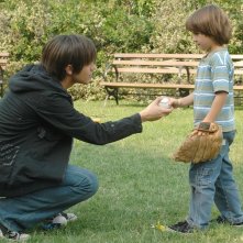 Thomas Dekker ed il piccolo Skyler Gisondo in 'What He Beheld', nono episodio di Sarah Connor Chronicles