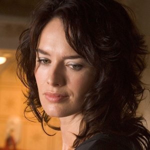 Un primo piano di Lena Headey dall'episodio 'The Demon Hand' di Sarah Connor Chronicles