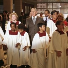 Victor Garber in una coreografia dell'episodio Freedom di Eli Stone