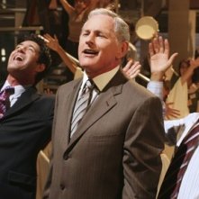Victor Garber in una scena di gruppo dell'episodio Freedom di Eli Stone