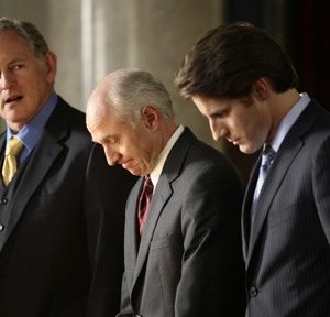 Victor Garber, Sam Jaeger e John Prosky nel pilot di Eli Stone