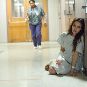 Jessica Alba in una sequenza drammatica del film The Eye